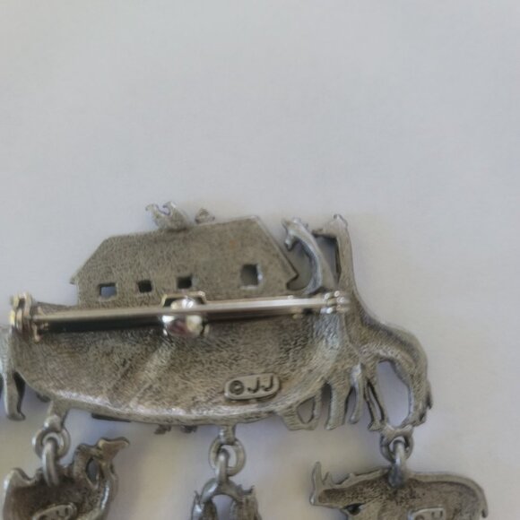 JJ Jonette Pewter Noah's Ark Brooch Lapel Pin Ark with Hanging Animals N… - Picture 9 of 11